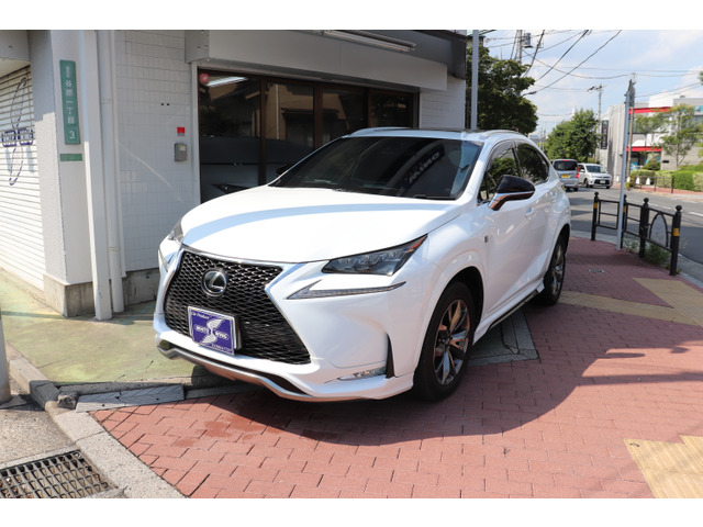 NX 200t Fスポーツ 4WD モデリスタエアロ・サンルーフ・3眼LED