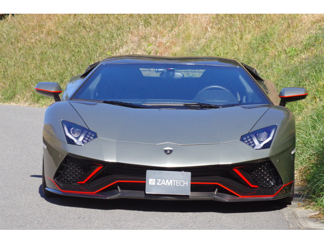 ランボルギーニ アヴェンタドールロードスター LP700-4 4WD ウルティメ