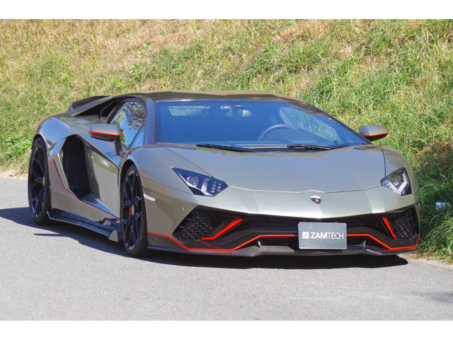 アヴェンタドールロードスターLP700-4 4WDウルティメ仕様社外エアロ装着