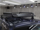 新品ルーフラック付きです!キャンプやアウトドアシーンなどに行く時など、たくさんの荷物を運ぶ際に役に立つ便利なアイテムです♪