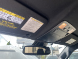 当たり前なんですが、コーションラベルが英語だと、アメ車だなーと感じます。左ハンドルからの風景は格別ですよ。普段の通勤ルートも違って見えちゃいます。