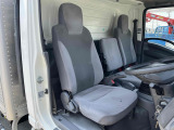 車内シート、タバコ焦げ穴有りますが、全体的にヘタリ少なく、まだまだ問題ございません♪