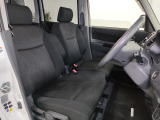 【全国納車OK】 現車をご覧になれないお客様でも、安心してお車をご購入いただける環境を整えております。 色々な角度から撮影したたくさんの画像など豊富な資料送りいたしております。