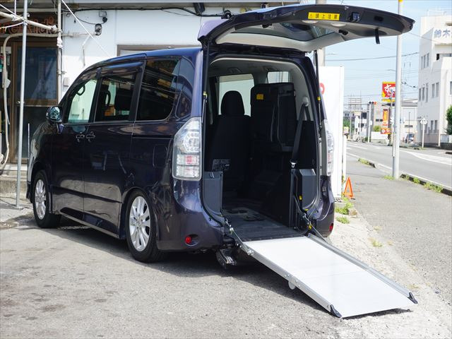 ヴォクシー 2.0 X ウェルキャブ スロープタイプI 車いす1脚仕様 電動ウィンチ禁煙車...