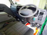 ボンゴバン  DX 1t 4WD 2/5人乗り 5ドア