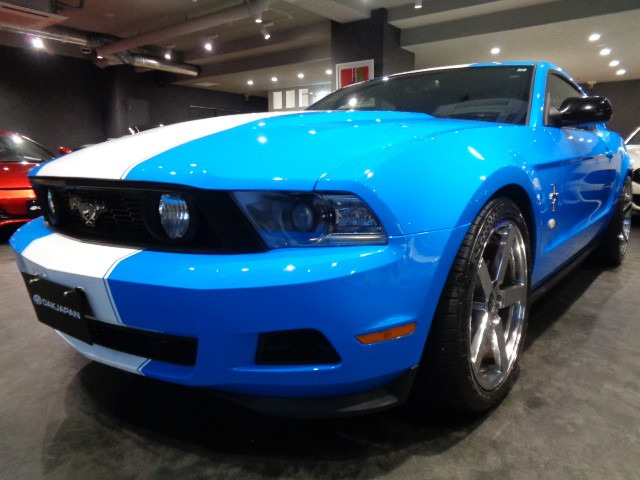 マスタングV6 クーペ プレミアム限定色グラバーブルーカラーホワイトライン