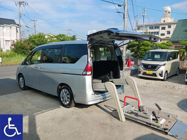 セレナ  福祉車両 電動リフト 電動固定