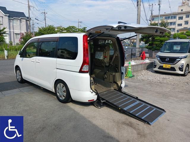 セレナ  福祉車両 電動スロープ 左オートステップ