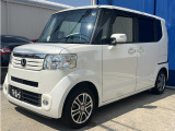 アイドリングストップやスマートキー&プッシュエンジンスタートなど様々な装備が搭載されております。車内空間も非常に広く軽自動車の中でも非常に人気が高い車種になっております。