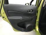 【全国納車OK】 現車をご覧になれないお客様でも、安心してお車をご購入いただける環境を整えております。 色々な角度から撮影したたくさんの画像など豊富な資料送りいたしております。