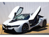 【中古車情報】BMW i8 ベースモデル 左H ワンオーナー ブルーシートベルト タービン20インチ の中古車詳細（走行距離：3万km、カラー：クリスタルホワイトパールエフェクト、販売地域：東京都町田市南町田4丁目）