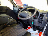 ボンゴバン  DX 1t 4WD 2/5人乗り 5ドア