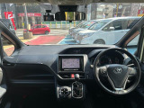 ヴォクシー 2.0 V トヨタセーフティセンス/社外8inナビ