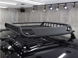 新品ルーフラック付きです!キャンプやアウトドアシーンなどに行く時など、たくさんの荷物を運ぶ際に役に立つ便利なアイテムです♪