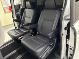 【ガラス張りの品質】 当社の展示車両にはAIS鑑定書とオートオークション会場の査定表を積み込んでいます。プライスボードの金額は諸経費込みのお支払い総額。品質も価格も百聞は一見に如かず。一目瞭然です。