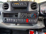 AC PS PW SRS ABS キーレス(不良)/集中ドアロック(不良) 左電格ミラー AM/FMラジオ ターボ 排気ブレーキ 坂道発進補助装置 アイドリングストップ