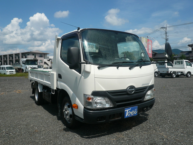 デュトロ  準中型車両 5MT エアコン 3人乗り