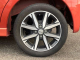 【サイドバイザー】は、ついている車とそうでない車がございます。必要であれば、装着可能です。【フロアマット】は、中古車の為ほつれ等がございます。新品をご希望であれば付け替え可能です。