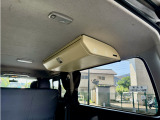 荷室に設置されたモデリスタ製オーバーヘッドコンソール!様々な荷物を収納するにあたり、ルーフ部に小物を入れられるのいはとても嬉しいポイントになります。