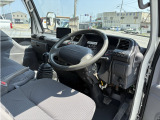 4770cc 2t 2トン 5速 5MT ショート 荷台内寸290×179 3段クレーン ZR263 走行86000K 長さ516幅189高さ269 内外装仕上げ済み