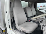 車内シート大きな破れなし!