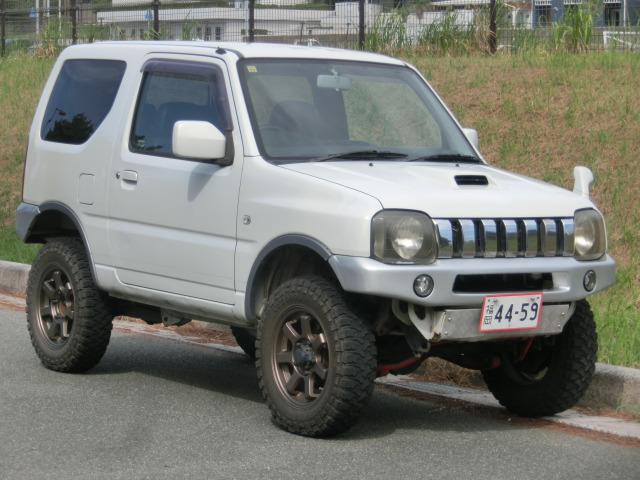 ジムニー ランドベンチャー 4WD リフトアップ マッドタイヤ カスタム多数