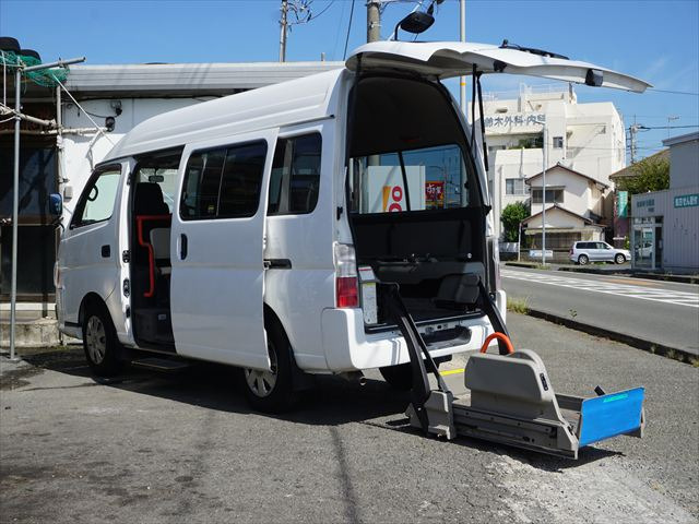 キャラバンバス福祉車チェアキャブリフター車いす2基ストレッチ