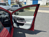 3ヶ月・3000kmの無料保証付きです。エンジン、ミッション等の修理の際に金額が大きくなりがちな箇所も無料修理で安心です。最大3年までの有料保証も取り扱っております。