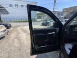 程度が悪い車が安いのは当たり前です。当店はコストを安く!薄利多売価格設定でお客様が良質安価な車両に出会える事にこだわっております。少し年式が古くても程度の良い車両は沢山あります!