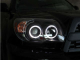 スモールライトをオンにするとインナー部分のLEDイカリングライトが発光し、先進的でオシャレな印象を与えてくれます。