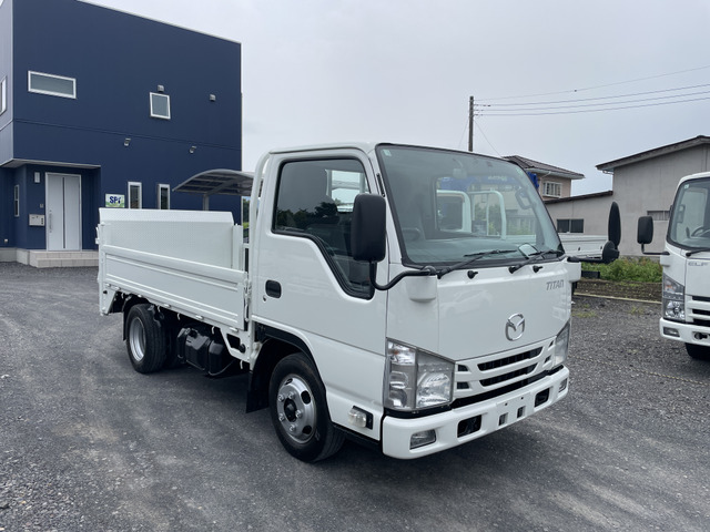 タイタン  1.5t 垂直パワーゲート付き 平ボディ