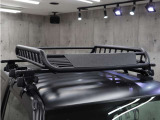 新品ルーフラック付きです!キャンプやアウトドアシーンなどに行く時など、たくさんの荷物を運ぶ際に役に立つ便利なアイテムです♪