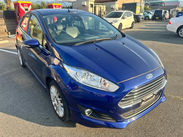 フィエスタ1.0 エコブーストバックカメラ CD オートエアコン