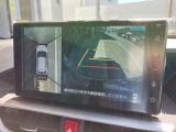 ★パノラミックビューモニター★クルマを真上から見下ろしているかのような映像によって車庫入れや縦列駐車などの駐車時に自車と駐車位置の関係をひと目で確認できスムースな駐車をサポートします!