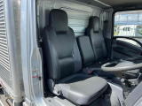 車内シート大きな破れなく綺麗です!