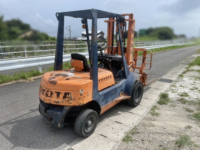 その他 トヨタL&F エンジンフォークリフト ヒンジ 2トン 40-2FG20 の