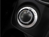 2WD、4WDの切り替えもこちらの専用ダイヤルスイッチ一つで切り替え可能です。