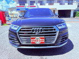 SQ5  ベースグレード サンルーフ ナビ