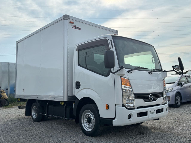 日産 アトラス 3.0 ダブルキャブ フルスーパーロー DX ディーゼル 室内