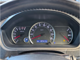 ホワイトに光るメーター発色は見やすいですよ。ダッシュボードセンター部には車輛情報を表示するインフォメーションディスプレイが備わってます。