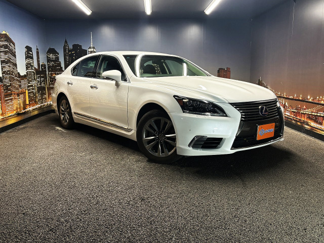 LS 600h バージョンL 4WD 後期型