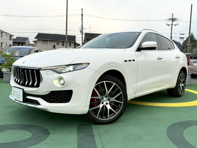 レヴァンテ S 4WD 黒革シート/左ハンドル/禁煙車