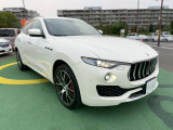 レヴァンテ S 4WD 黒革シート/左ハンドル/禁煙車