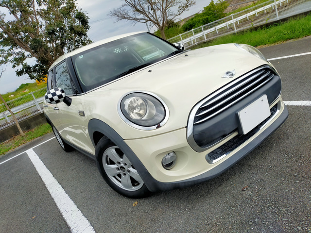 ミニ ワン 人気の5ドアのMINIです!