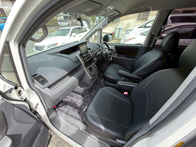 トヨタ ヴォクシー 2.0 ZS 自社レンタカー使用!8人乗り!ZS! の中古車