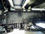 アドブルー 燃料タンク300L×2個 タイヤ止め2個 アルミ製サイドガード 左右シャシリア4連タイヤチェーンフック 右シャシリア工具箱(60kg)