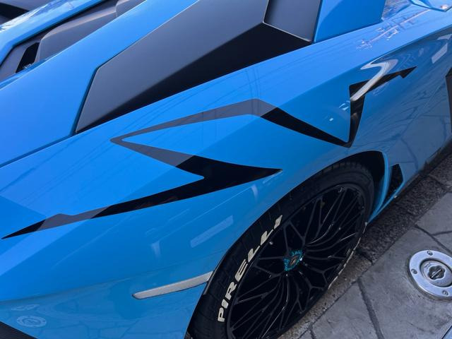 ランボルギーニ アヴェンタドール LP750-4 スーパーヴェローチェ 4WD 