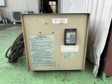 バッテリー充電器、画像は参考画像になります。同形状の物が付属いたします。