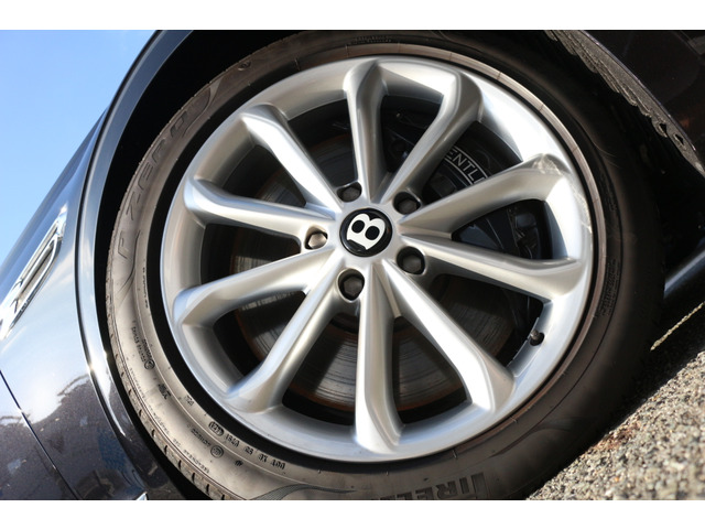 ベントレー フライングスパー V8 4WD の中古車詳細 (10,401km