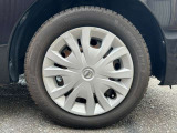 【サイドバイザー】は、ついている車とそうでない車がございます。必要であれば、装着可能です。【フロアマット】は、中古車の為ほつれ等がございます。新品をご希望であれば付け替え可能です。